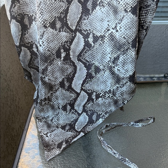 ORTTU, large,Snake Print asymmetrical Shirt for Men - Picture 4 of 12